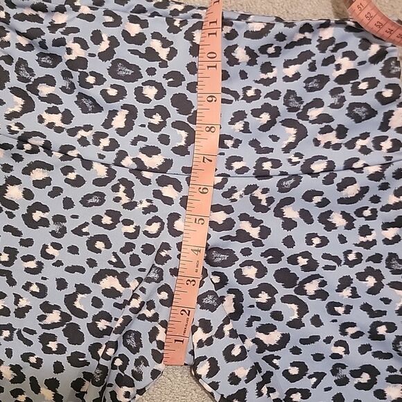 NWOT Onzie Animal Print Shorts SZ M/L - Picture 4 of 7